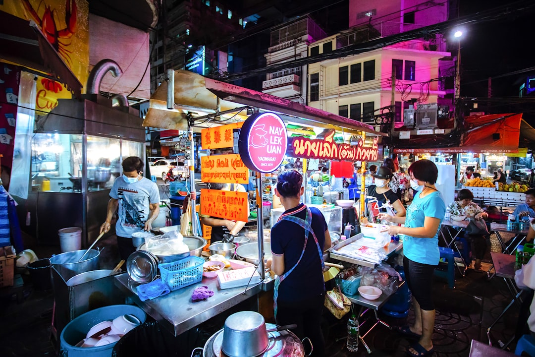 Bangkok, Tailândia: noodles, fumaça e energia madrugada adentro