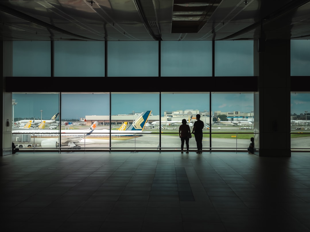 Jetlag schnell überwinden 2026: 12 wissenschaftliche Tricks