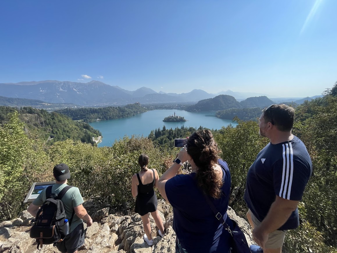 Viajar de forma sustentável em 2026 sem cortar a graça