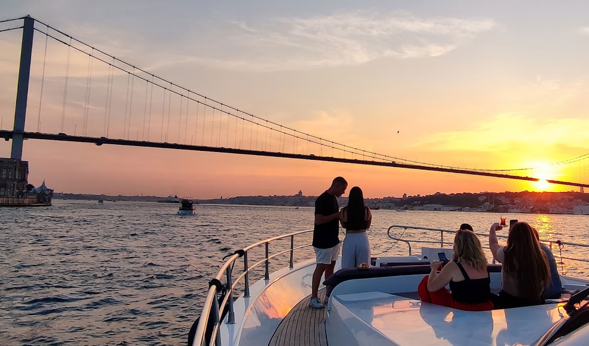 Día 2: Bazar de las Especias, Galata y un atardecer en el Bósforo