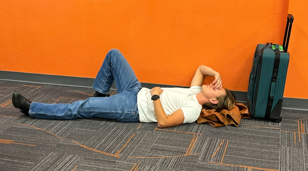 La regola dell'orologio biologico che peggiora il jet lag nei viaggi verso est