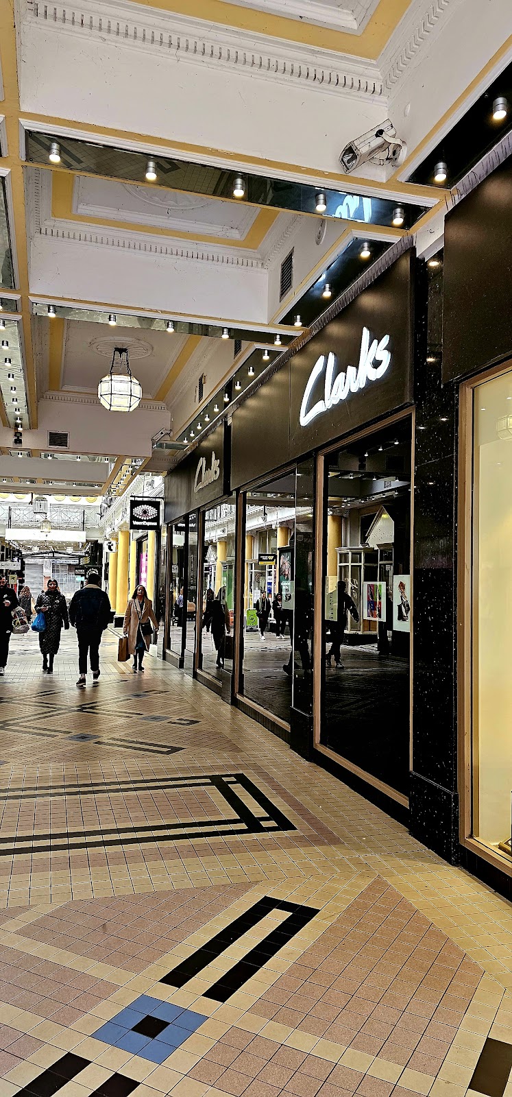 How to Pack Carry-On Efficiently 2026: Carry-On Only Tips