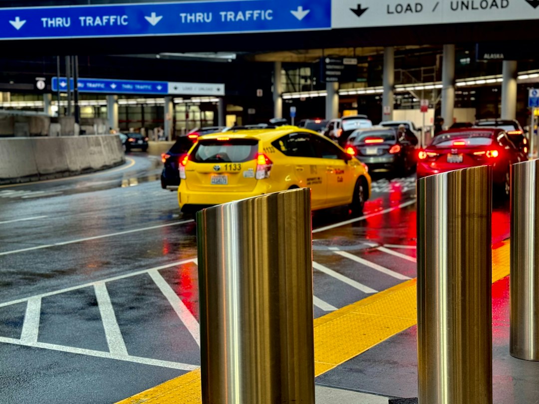Arnaques du jour d'arrivée: aéroports, taxis, SIM et espèces
