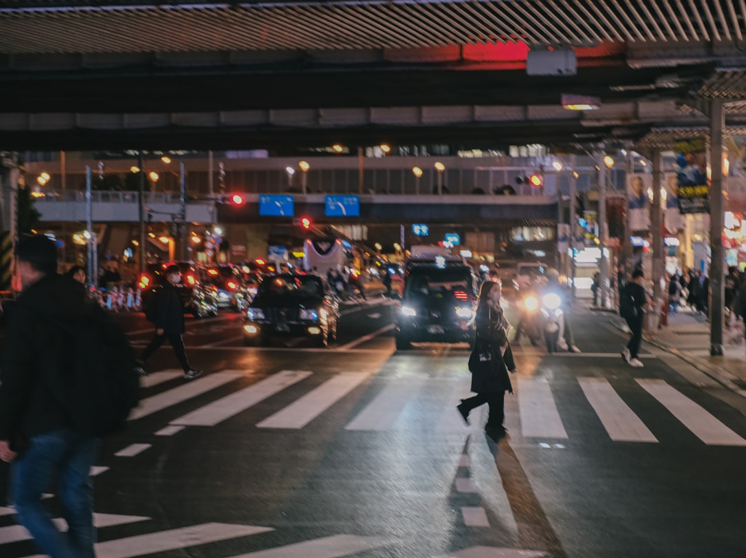 Viaggiare da soli con sicurezza nel 2026: più smart