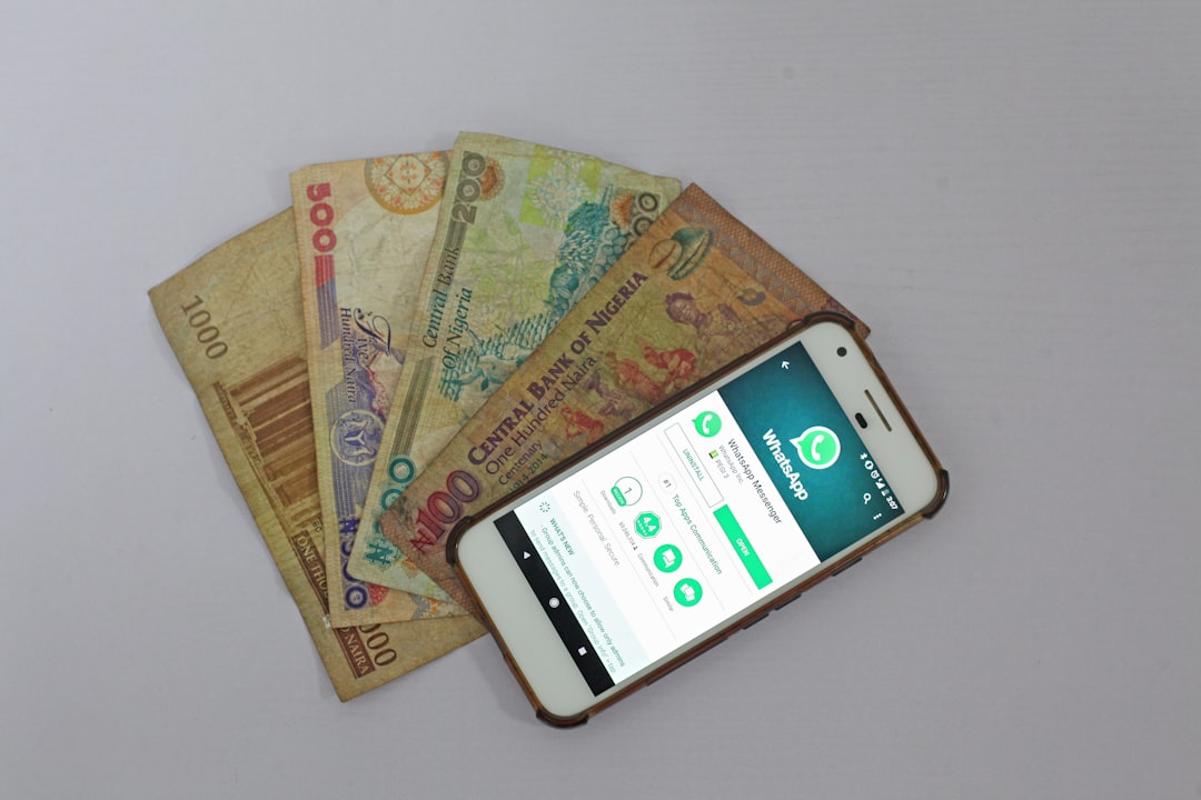 Teile Geld, Handy und Dokumente auf getrennte Systeme auf