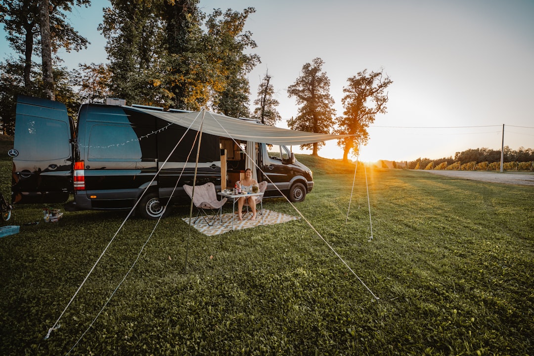 Beer pong en road trip en 2026: règles, matériel, budget